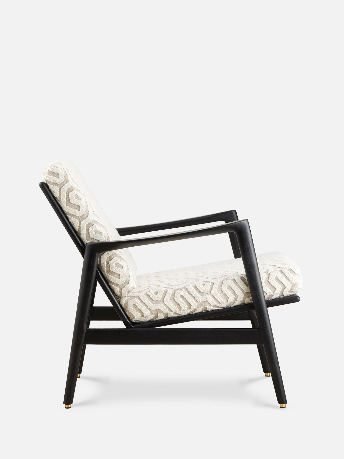 stefan_lounge_chair_coffee_snow_w04_2_1.webp