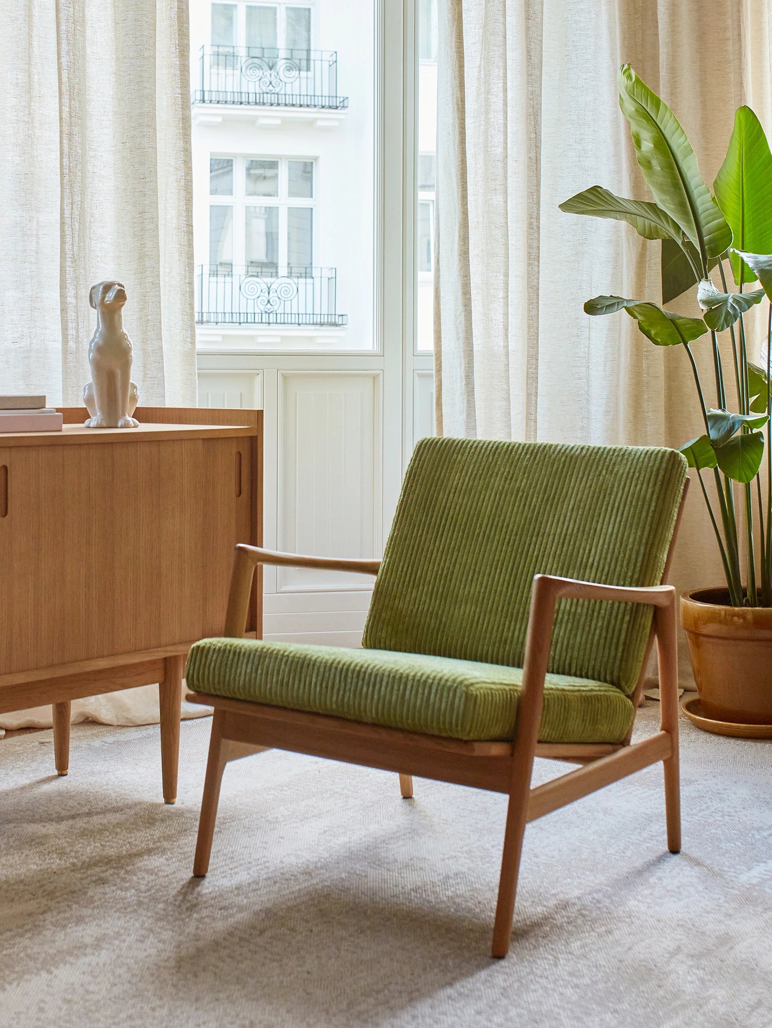 Stefan Lounge Chair in Cord Creme