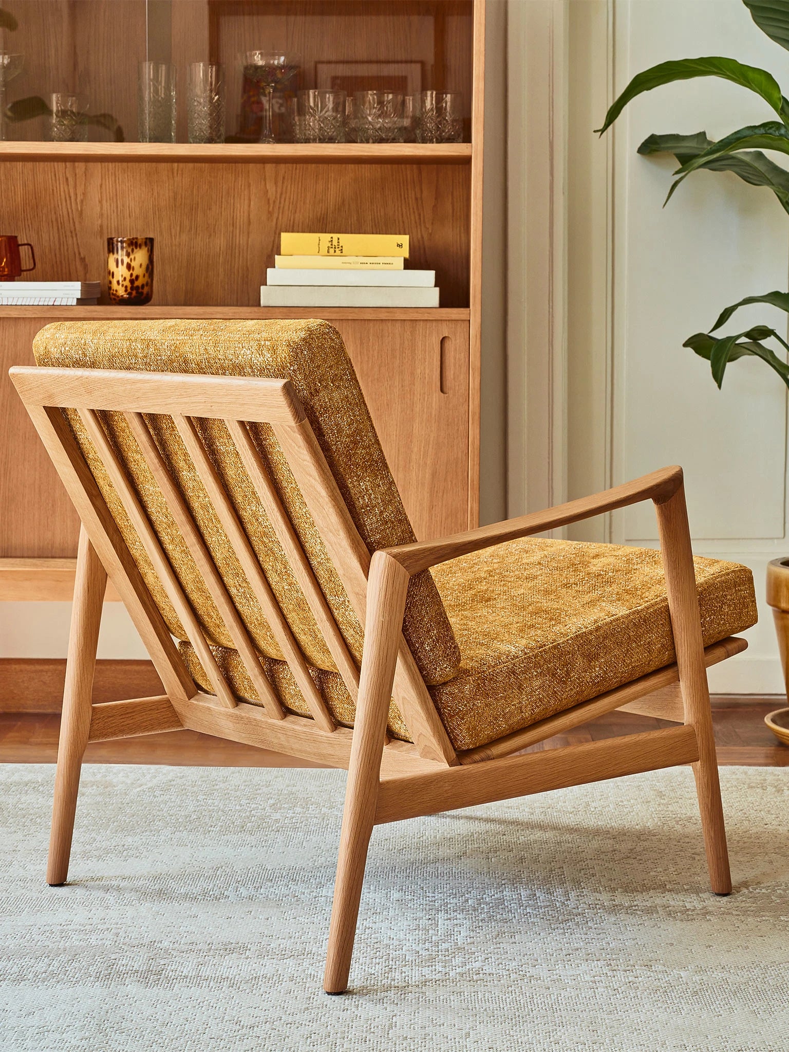 Fauteuil Stefan en tissu Marble Mustard
