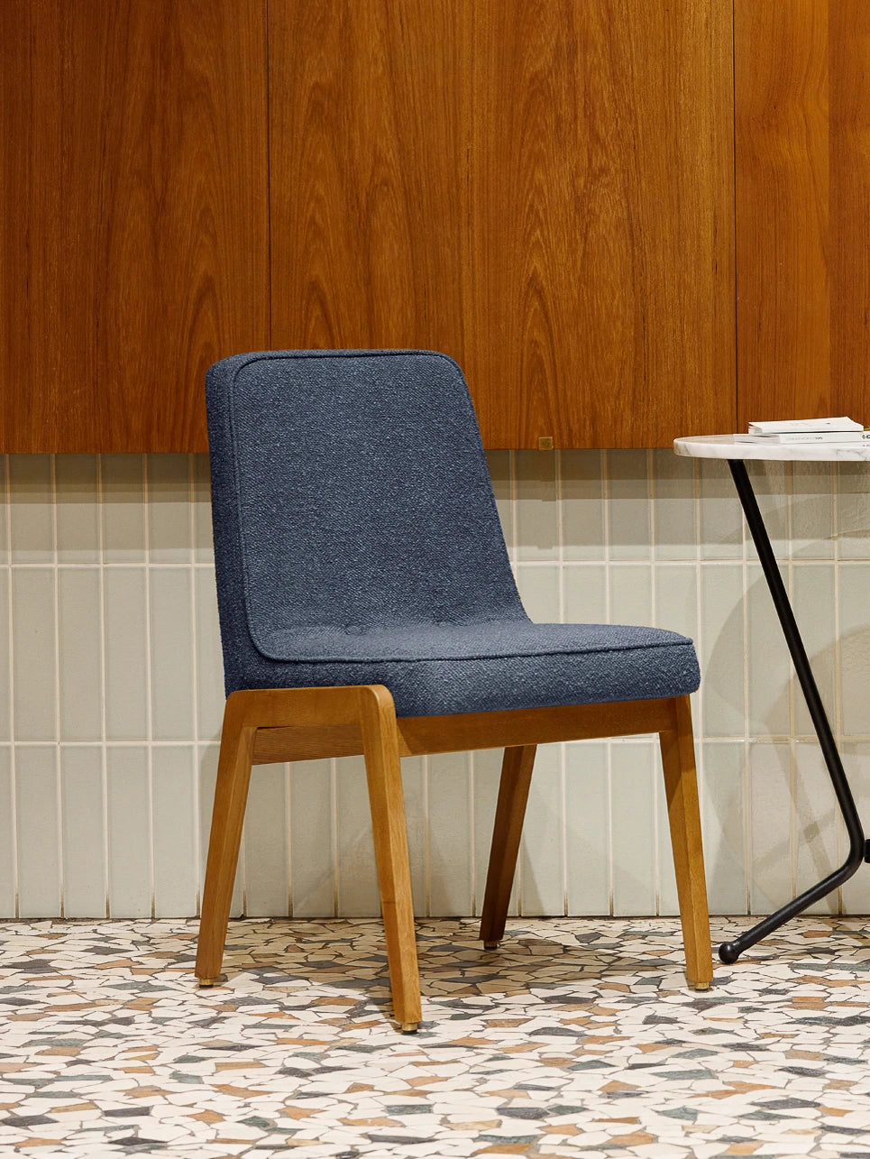 Chaise 200-125 VAR en tissu Boucle Denim