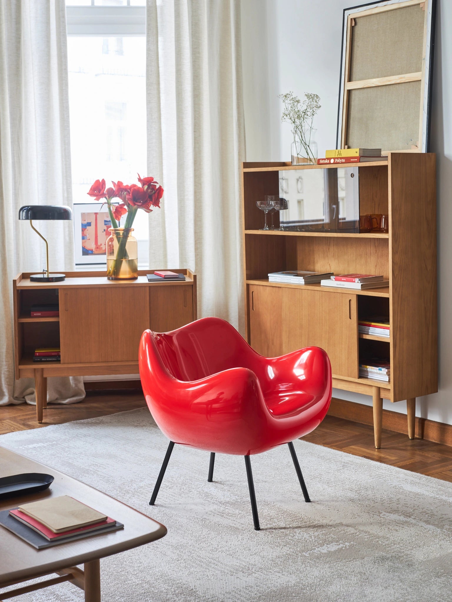Fotel RM58 Classic w czerwonym błyszczącym wykończeniu